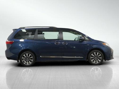 2019 Toyota Sienna LE
