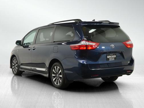 2019 Toyota Sienna LE