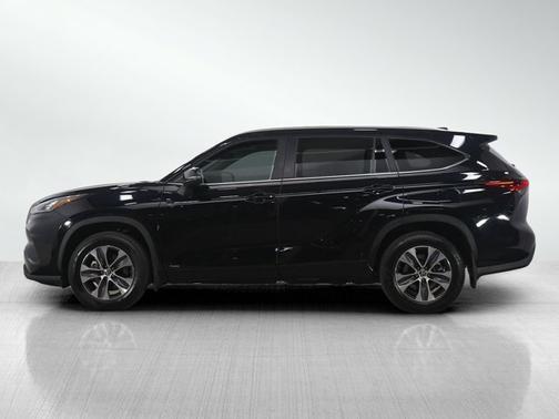 2025 Toyota Highlander Hybrid XLE