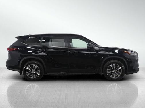 2025 Toyota Highlander Hybrid XLE