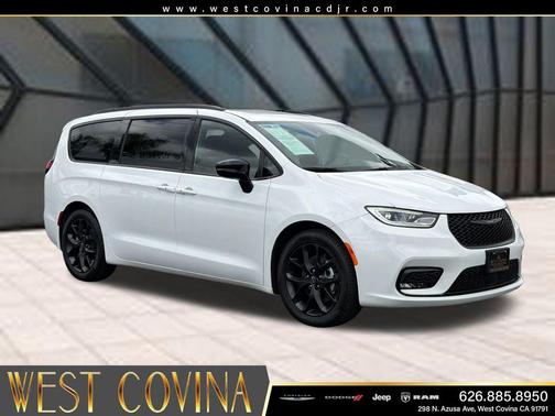 Bright White Clearcoat 2026 Chrysler Pacifica Limited