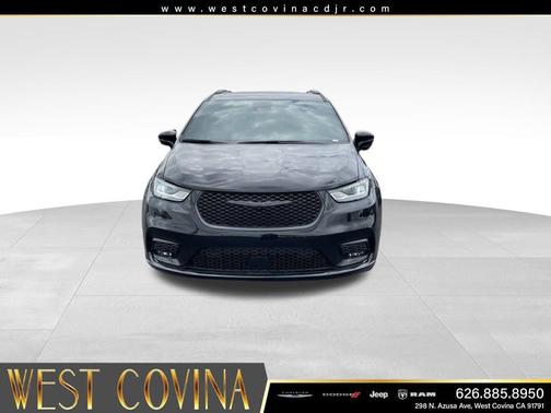 Diamond Black Crystal Pearlcoat 2026 Chrysler Pacifica L