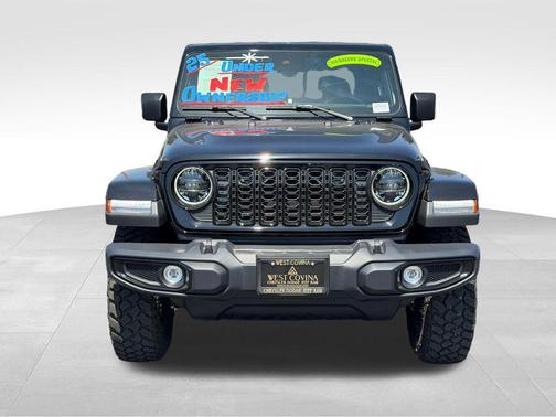 Black Clearcoat 2025 Jeep Gladiator Willys