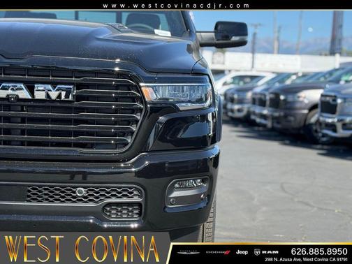 Diamond Black Crystal Pearlcoat 2026 RAM 1500 Laramie