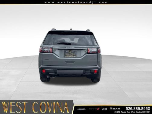 Sting-Gray Clearcoat 2026 Jeep Cherokee Laredo