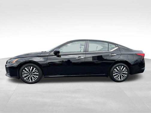 Super Black 2024 Nissan Altima 2.5 SV
