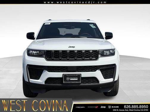 Bright White Clearcoat 2026 Jeep Grand Cherokee Altitude