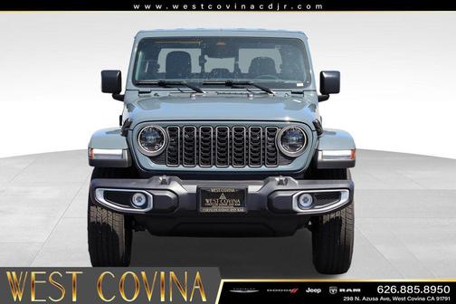 Anvil Clearcoat 2026 Jeep Gladiator Sahara 4x4