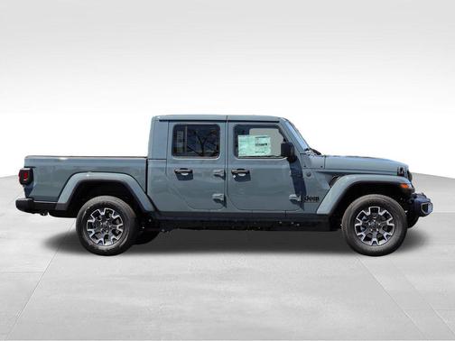 Anvil Clearcoat 2026 Jeep Gladiator Sahara 4x4