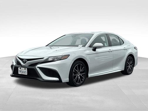 Ice Edge 2024 Toyota Camry SE