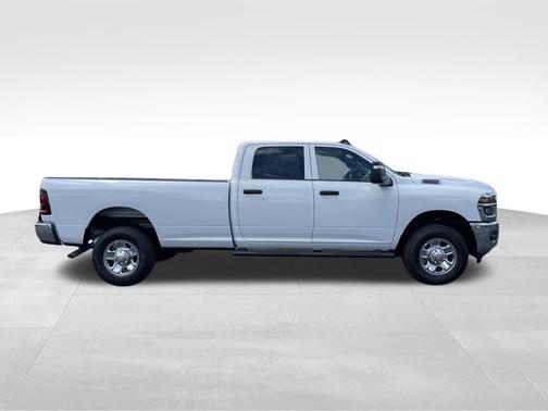 Bright White Clearcoat 2026 RAM 2500 Tradesman Crew Cab 4x4 8' Box