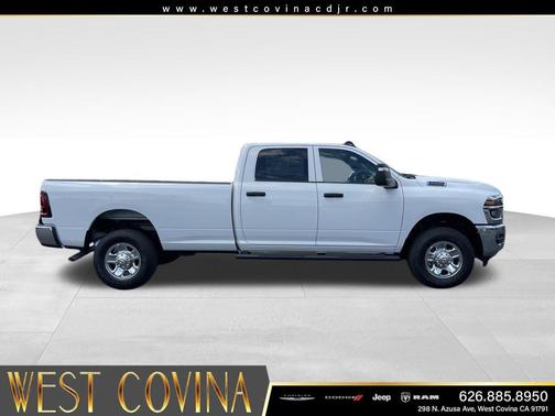 Bright White Clearcoat 2026 RAM 2500 Tradesman Crew Cab 4x4 8' Box