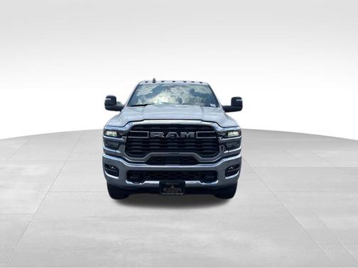 Bright White Clearcoat 2026 RAM 2500 Tradesman Crew Cab 4x4 8' Box