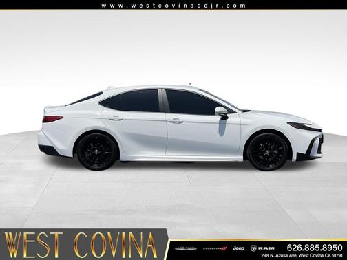 Ice Cap 2025 Toyota Camry SE