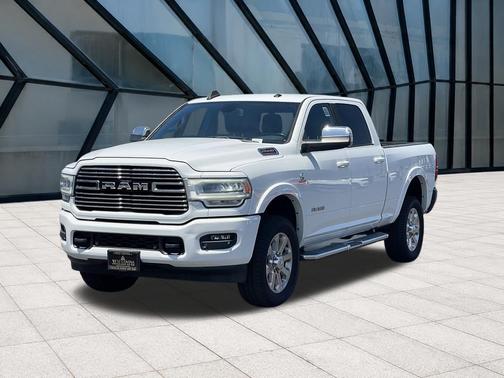 Bright White Clearcoat 2020 RAM 2500 Laramie Crew Cab 4x4 6'4' Box