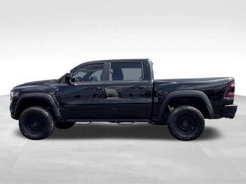 Diamond Black Crystal Pearlcoat 2022 RAM 1500 TRX