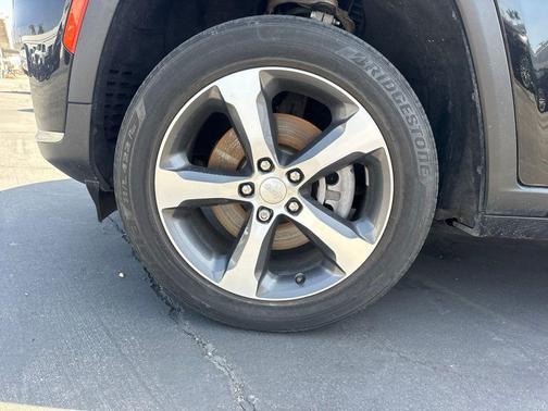 Diamond Black Crystal Pearlcoat 2023 Jeep Grand Cherokee L Limited