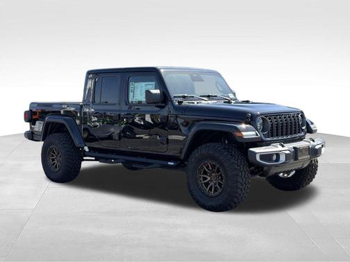 Black Clearcoat 2026 Jeep Gladiator Sahara 4x4
