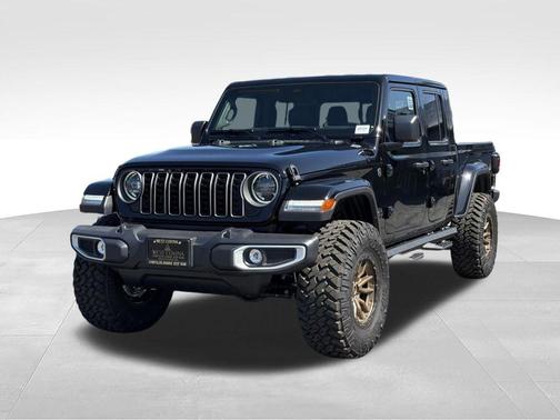 Black Clearcoat 2026 Jeep Gladiator Sahara 4x4