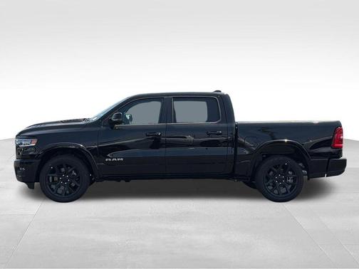 Diamond Black Crystal Pearlcoat 2026 RAM 1500 Laramie