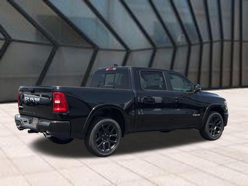 Diamond Black Crystal Pearlcoat 2026 RAM 1500 Laramie