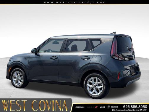 Gravity Gray 2024 Kia Soul LX