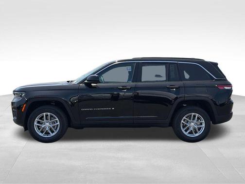 Diamond Black Crystal Pearlcoat 2026 Jeep Grand Cherokee Altitude