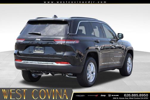 Diamond Black Crystal Pearlcoat 2026 Jeep Grand Cherokee Altitude