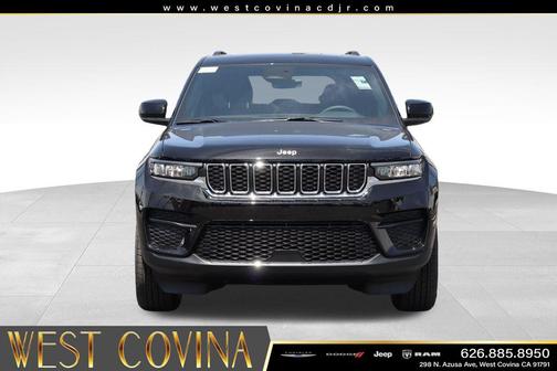Diamond Black Crystal Pearlcoat 2026 Jeep Grand Cherokee Altitude