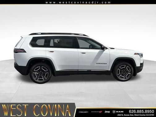Bright White Clearcoat 2026 Jeep Cherokee Laredo
