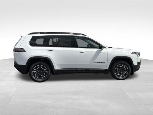 Bright White Clearcoat 2026 Jeep Cherokee Laredo