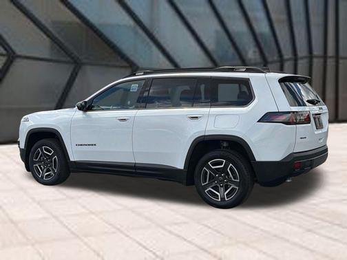 Bright White Clearcoat 2026 Jeep Cherokee Laredo