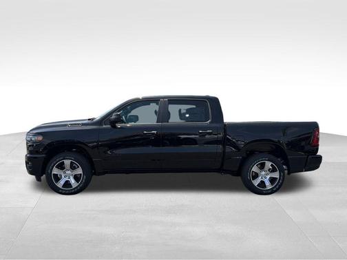 Diamond Black Crystal Pearlcoat 2026 RAM 1500 Express