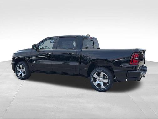 Diamond Black Crystal Pearlcoat 2026 RAM 1500 Express