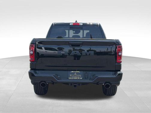 Diamond Black Crystal Pearlcoat 2026 RAM 1500 Express