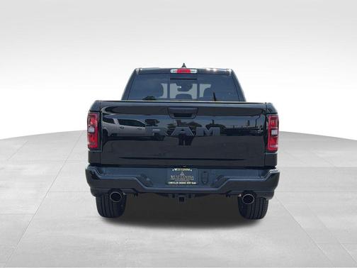 Diamond Black Crystal Pearlcoat 2026 RAM 1500 Express