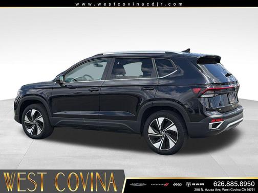 Deep Black Pearl 2025 Volkswagen Taos 1.5T SE