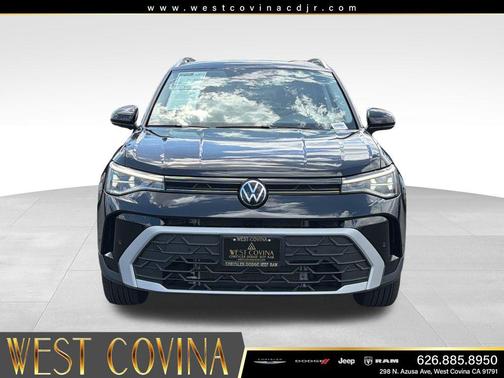 Deep Black Pearl 2025 Volkswagen Taos 1.5T SE