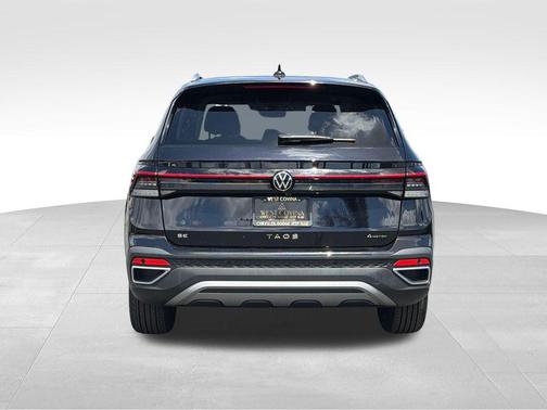 Deep Black Pearl 2025 Volkswagen Taos 1.5T SE