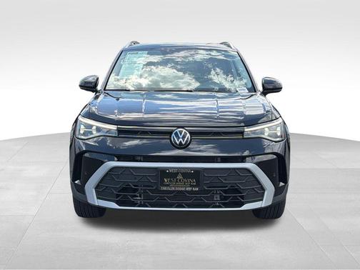 Deep Black Pearl 2025 Volkswagen Taos 1.5T SE