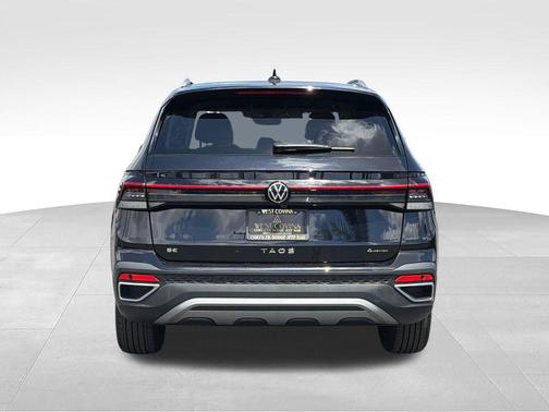 Deep Black Pearl 2025 Volkswagen Taos 1.5T SE