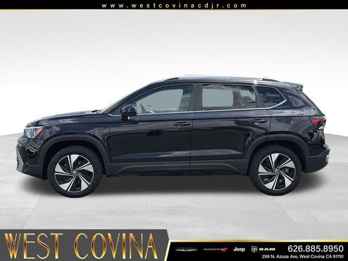 Deep Black Pearl 2025 Volkswagen Taos 1.5T SE