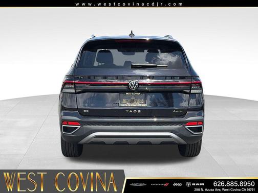 Deep Black Pearl 2025 Volkswagen Taos 1.5T SE
