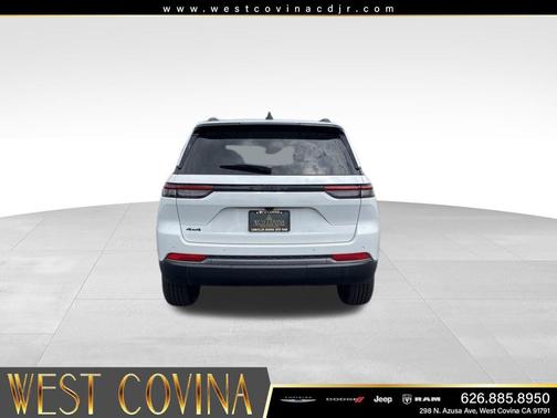 Bright White Clearcoat 2026 Jeep Grand Cherokee Altitude