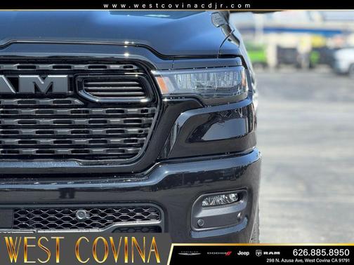 Diamond Black Crystal Pearlcoat 2026 RAM 1500 Express