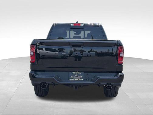Diamond Black Crystal Pearlcoat 2026 RAM 1500 Express