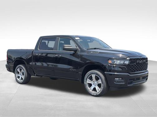 Diamond Black Crystal Pearlcoat 2026 RAM 1500 Express
