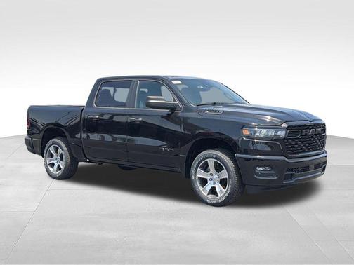 Diamond Black Crystal Pearlcoat 2026 RAM 1500 Express