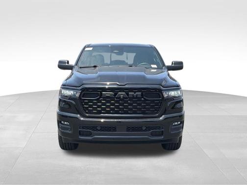 Diamond Black Crystal Pearlcoat 2026 RAM 1500 Express