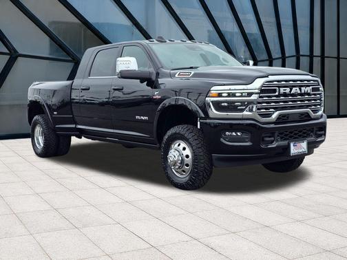Diamond Black Crystal Pearlcoat 2026 RAM 3500 Longhorn